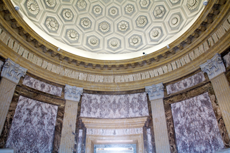 Detalle de la rotonda o vestíbulo de mármoles de la Casita del Príncipe de El Pardo, Madrid, Patrimonio Nacional
