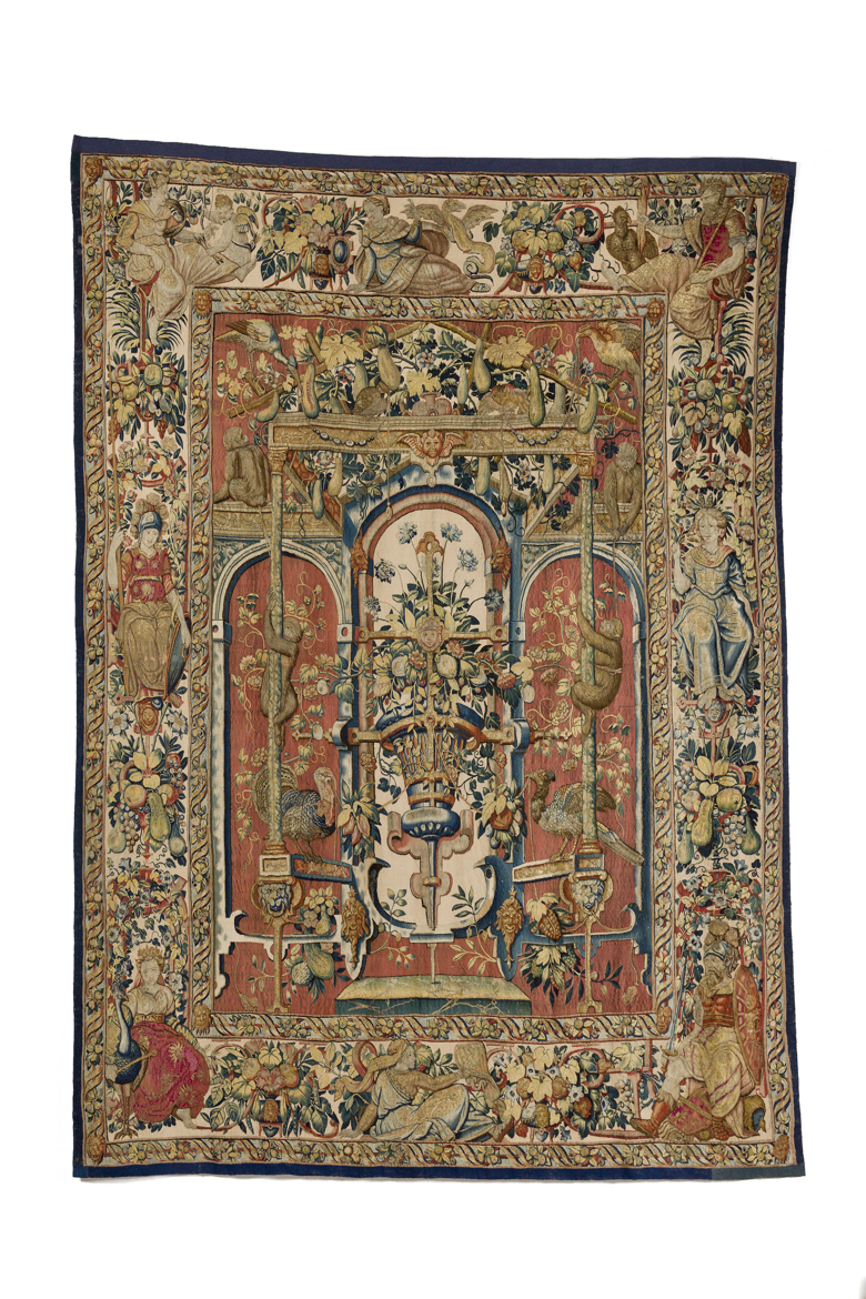 Monos trepando por columnas