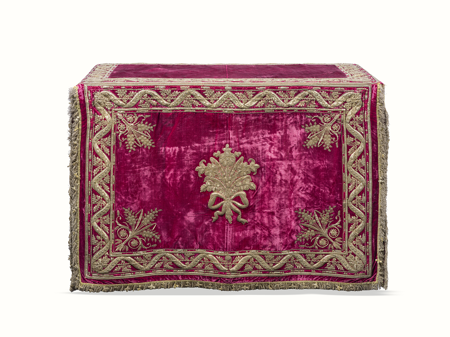 Table cover, Giovanni Battista Natali and Andrea Cotardi, 1785, inv. 10199888, Patrimonio Nacional. Photo: Cuauhtli Gutiérrez