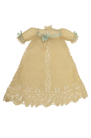 Baby dress worn by Alfonso de Borbón, Prince of Asturias, Carmen Hernández y Pérez, 1907, inv. 10196502, Patrimonio Nacional. Photo: Héctor Pérez