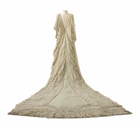 Court robe of Queen Victoria Eugenia, Maison Laferrière, 1908, inv. 10247257, Patrimonio Nacional. Photo: Cuauhtli Gutiérrez