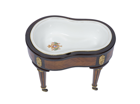 Bidet, Royal Workshops, nineteenth century, inv. 10042371, Patrimonio Nacional. Photo: Cuauhtli Gutiérrez