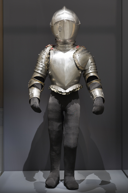 Imagen sobre: Armadura de parada de Felipe IV niño