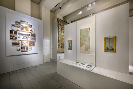 Instalación en sala de Real. De los Sitios Reales y Los Reales Sitios, 2017 © Teo Barba. Foto: © Javier Díez de Prado