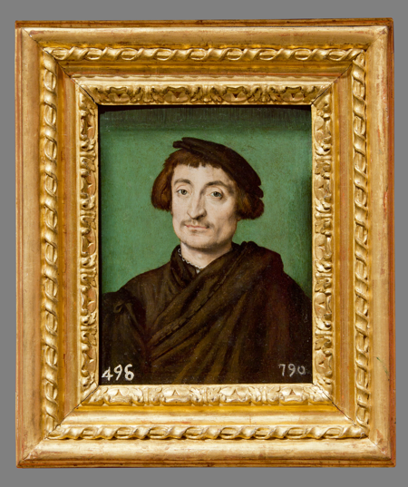 Retrato de caballero con capa terciada y gorra