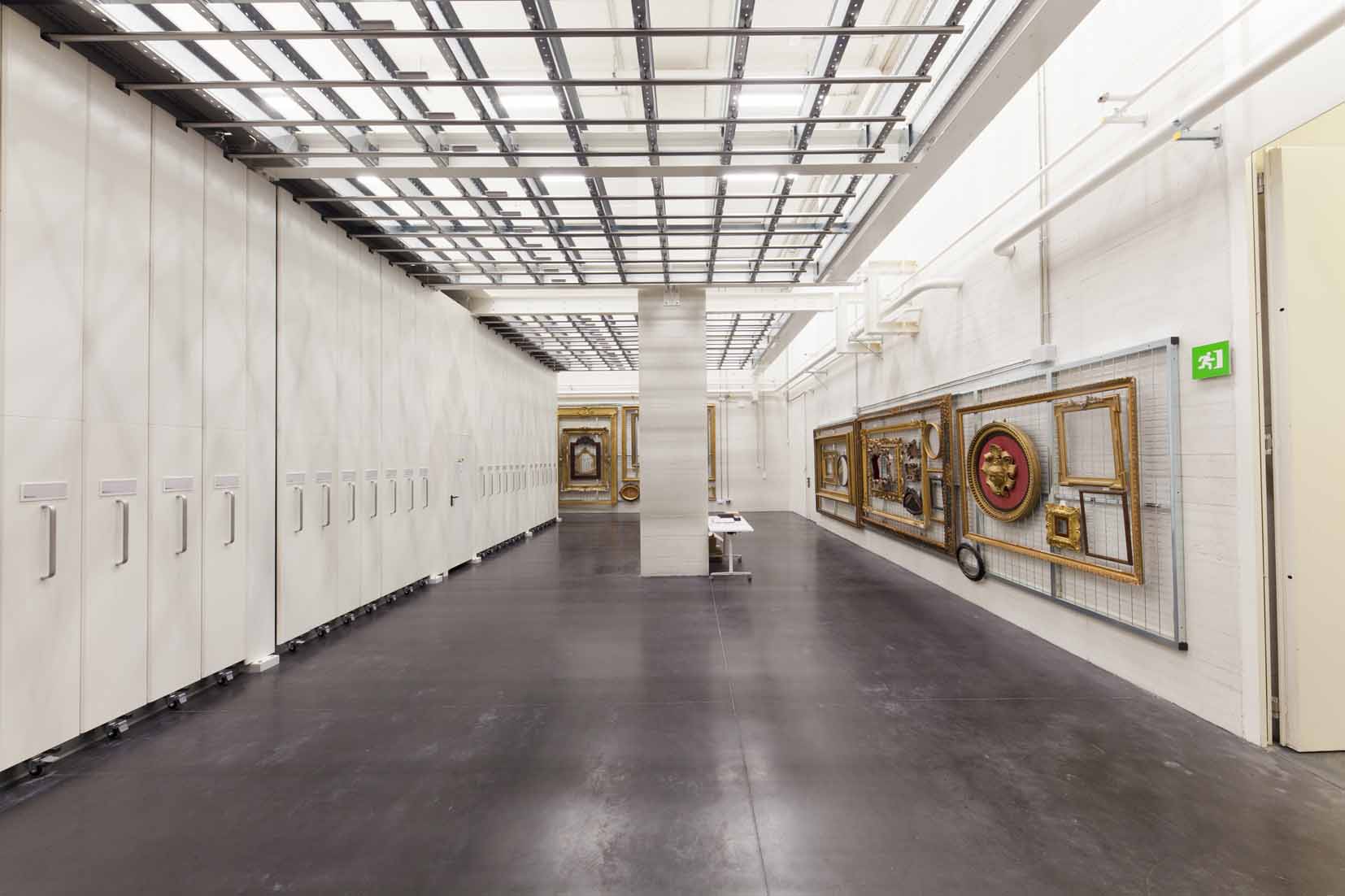IMAGEN Visita a los almacenes de la Galería de las Colecciones Reales