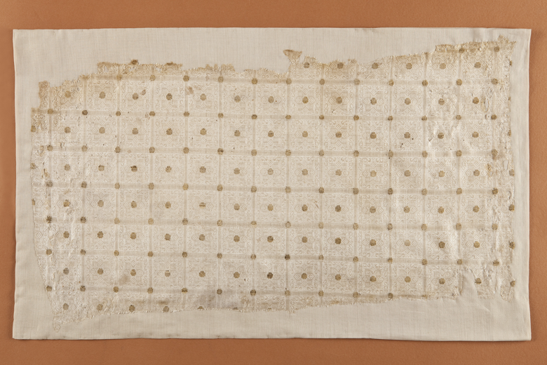 Fragmento del forro de ataúd de Leonor de Plantagenet