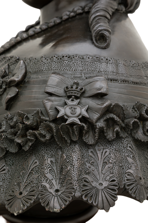 Detalle de la condecoración de la orden de Teresa de Baviera de la figura de la reina Isabel II, Nº Inv. 10061218, Patrimonio Nacional, Foto Héctor Pérez