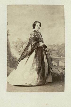 Retrato de estudio de la infanta Mª Cristina de Borbón y Borbón, Infante Sebastián Gabriel de Borbón y Braganza, h. 1865, Nº Inv. 10149577, Archivo General de Palacio, Patrimonio Nacional