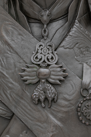 Detalle de la condecoración del Toisón de oro de la figura del rey don Francisco de Asís, Nº inv. 10061217, Patrimonio Nacional, Foto: Héctor Pérez