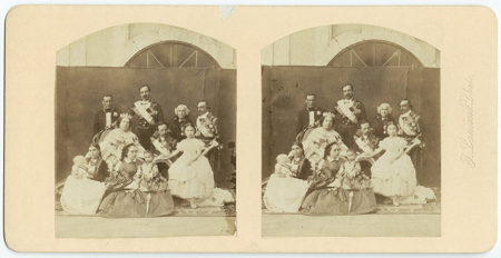 Retrato de los reyes Isabel II y Francisco de Asís con sus hijos Isabel, Alfonso [futuro Alfonso XII] y María de la Concepción, Jean Laurent, 1860, Archivo General de Palacio, Patrimonio Nacional