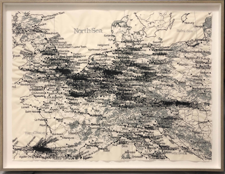 Europe 1912-1945, Cristina Lucas, 2017, textil bordado enmarcado, Cortesía de la Galería Albarrán Bourdais