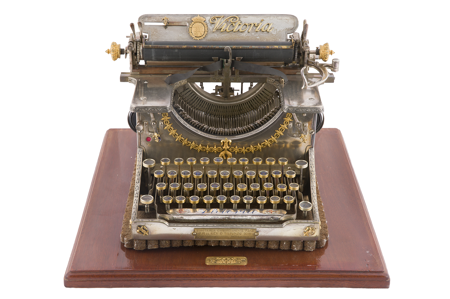 Máquina de escribir «Victoria», Ferrer y Toledo, 1915, 10002716, Patrimonio Nacional. Foto: Mario Sedeño
